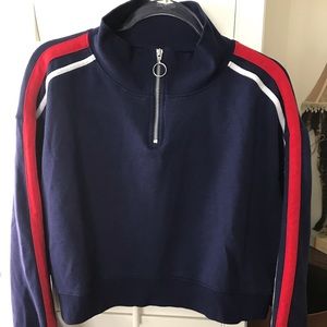 H&M Cropped Crew Neck sweater